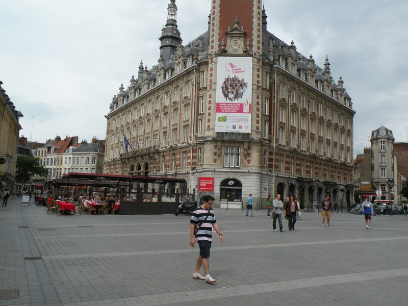  Chambre de Commerce et terrasses de restaurants